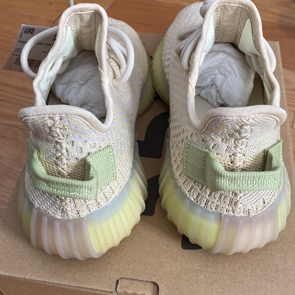 YEEZY Boost 350 V2 - Picture 4 of 11